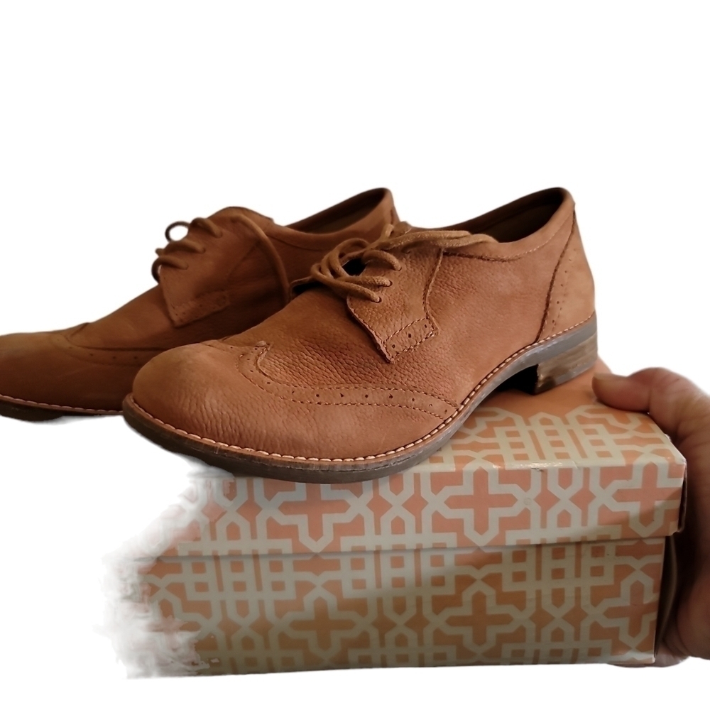 Gianni Bini Oxford Dress Shoes Rustic Tan Nubuck Leather Brogue Lace Up Shoe 6.5